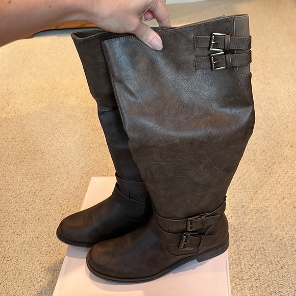 Women’s Size 8 Calf Boots - Picture 3 of 5